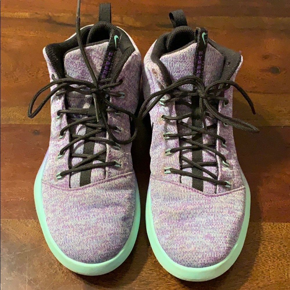 Women’s basketball shoes